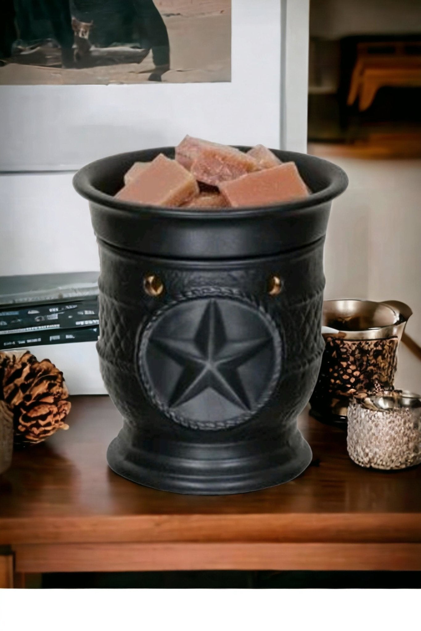 http://www.waxetty.ca/cdn/shop/products/black-star-tabletop-warmer-512688.jpg?v=1689361042